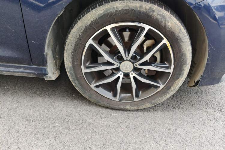 Used BYD Song MAX 2018 1.5T Automatic Smart Connect Elite Model with 6 Seats Right Front Wheel Hub
