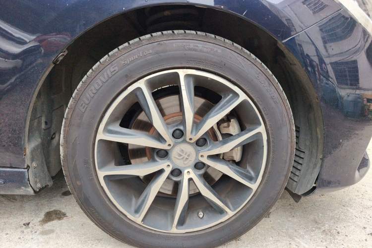 Used BYD Song MAX 2018 1.5T Automatic Smart Connect Flagship Model 6 Seats Right Front Wheel Hub