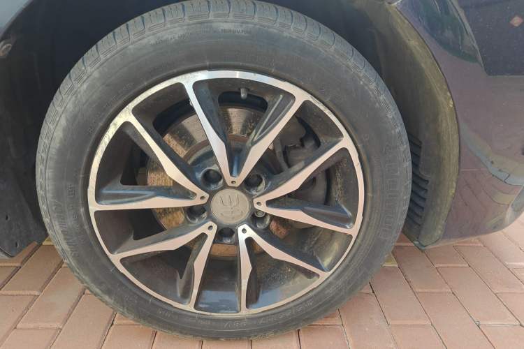 Used BYD Song MAX 2018 1.5T Automatic Smart Connect Luxury 7-Seater Right Front Wheel Hub