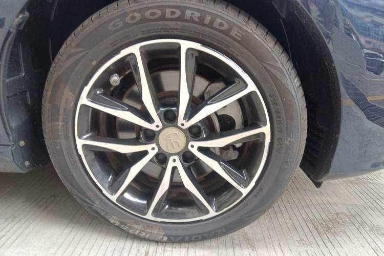 Used BYD Song MAX 2018 1.5T Automatic Smart Connect Luxury 6-Seater Right Front Wheel Hub