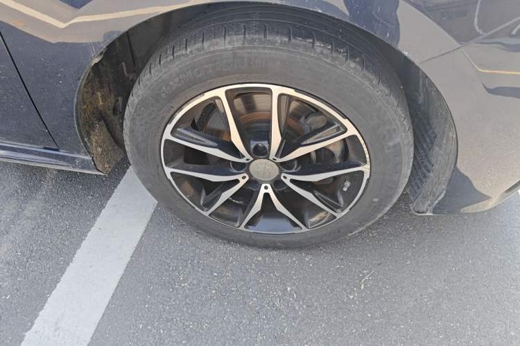 Used BYD Song MAX 2018 1.5T Automatic Smart Connect Elite Model with 6 Seats Right Front Wheel Hub