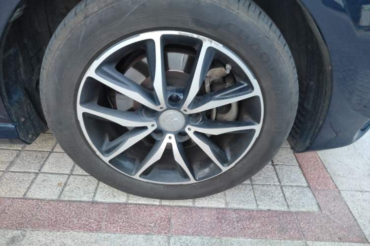 Used BYD Song MAX 2018 1.5T Automatic Smart Connect Elite Model with 6 Seats Right Front Wheel Hub