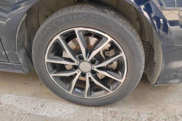 Used BYD Song MAX 2018 1.5T Automatic Smart Connect Elite Model with 6 Seats Right Front Wheel Hub