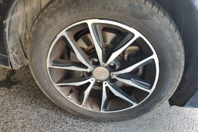 Used BYD Song MAX 2018 1.5T Automatic Smart Connect Elite Model with 6 Seats Right Front Wheel Hub