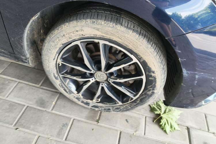 Used BYD Song MAX 2018 1.5T Automatic Smart Connect Elite Model with 6 Seats Right Front Wheel Hub