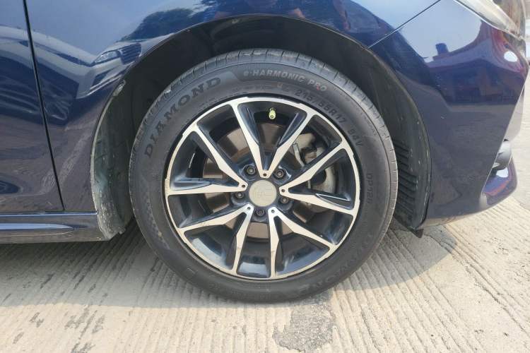 Used BYD Song MAX 2018 1.5T Automatic Smart Connect Elite Model with 6 Seats Right Front Wheel Hub