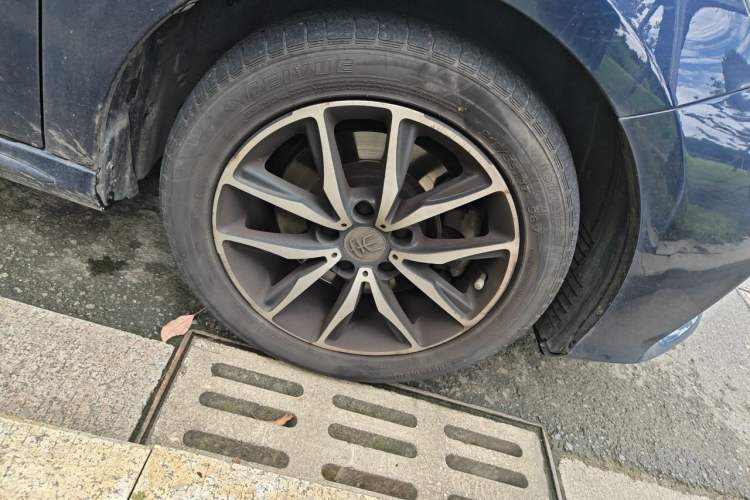 Used BYD Song MAX 2018 1.5T Automatic Smart Connect Luxury 6-Seater Right Front Wheel Hub