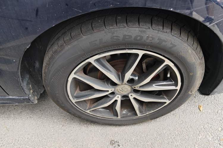 Used BYD Song MAX 2018 1.5T Automatic Smart Connect Elite Model with 6 Seats Right Front Wheel Hub