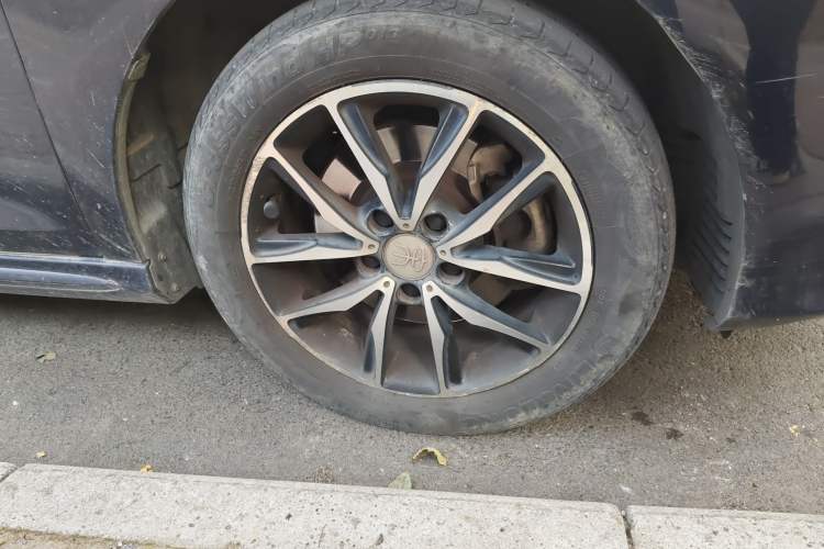 Used BYD Song MAX 2018 1.5T Manual Smart Connect Luxury 6-Seater Right Front Wheel Hub