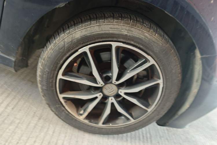 Used BYD Song MAX 2018 1.5T Automatic Smart Connect Luxury 6-Seater Right Front Wheel Hub