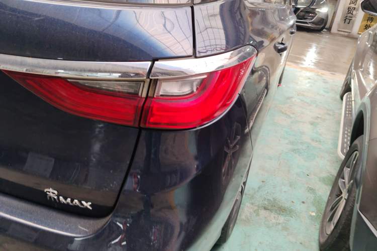 Used BYD Song MAX 2018 1.5T Automatic Smart Connect Elite Model with 6 Seats Right Rear Taillight