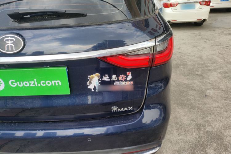 Used BYD Song MAX 2018 1.5T Automatic Smart Connect Elite Model with 6 Seats Right Rear Taillight