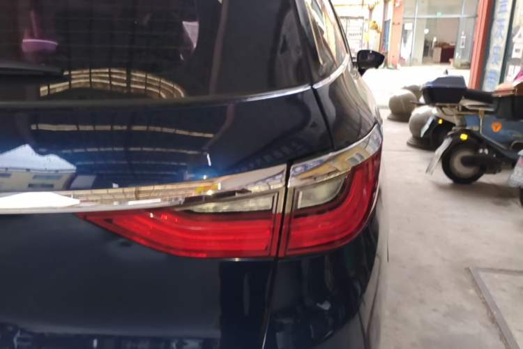 Used BYD Song MAX 2018 1.5T Automatic Smart Connect Elite Model with 6 Seats Right Rear Taillight