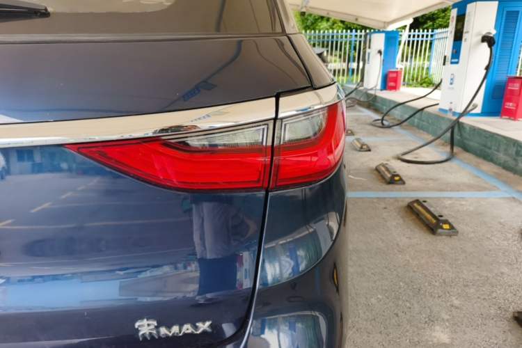 Used BYD Song MAX 2018 1.5T Automatic Smart Connect Elite Model with 6 Seats Right Rear Taillight