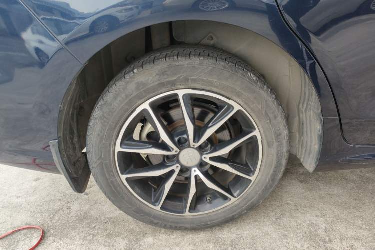 Used BYD Song MAX 2018 1.5T Automatic Smart Connect Elite Model with 6 Seats Right Rear Wheel Hub