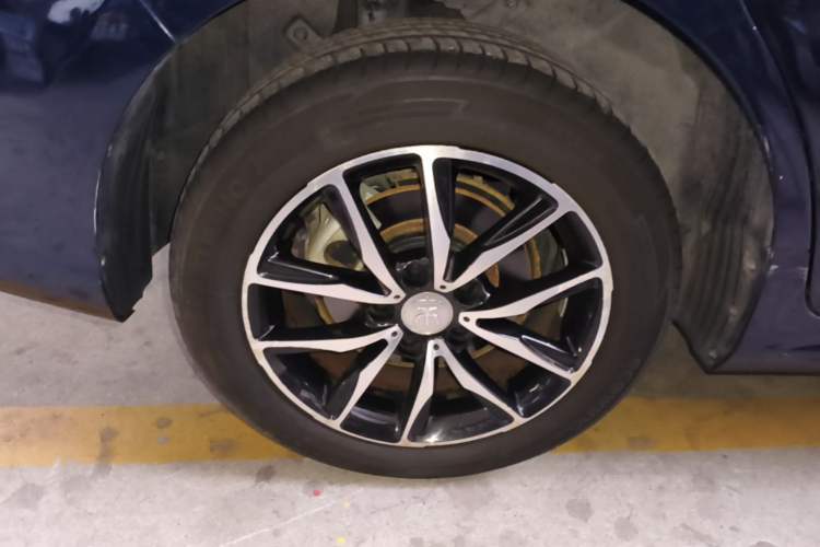 Used BYD Song MAX 2018 1.5T Automatic Smart Connect Elite Model with 6 Seats Right Rear Wheel Hub