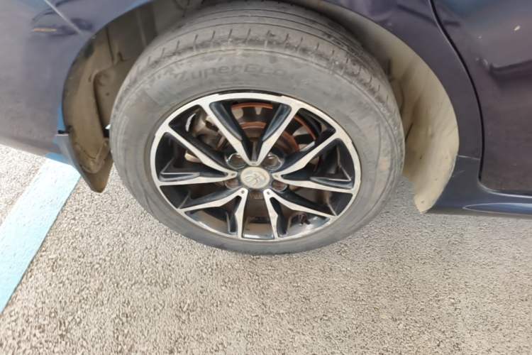Used BYD Song MAX 2018 1.5T Automatic Smart Connect Elite Model with 6 Seats Right Rear Wheel Hub