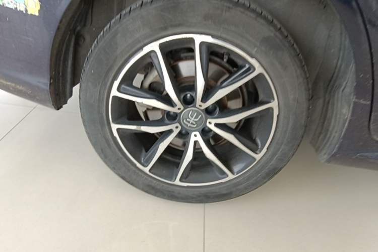 Used BYD Song MAX 2018 1.5T Automatic Smart Connect Elite Model with 6 Seats Right Rear Wheel Hub