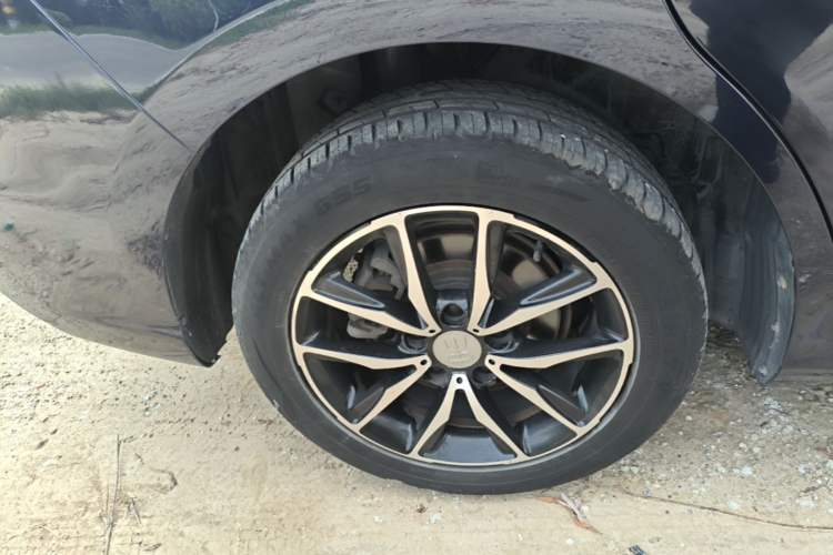 Used BYD Song MAX 2018 1.5T Automatic Smart Connect Luxury 6-Seater Right Rear Wheel Hub