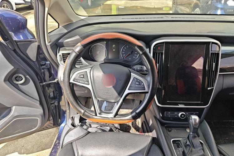 Used BYD Song MAX 2018 1.5T Automatic Smart Connect Elite Model with 6 Seats Steering Wheel