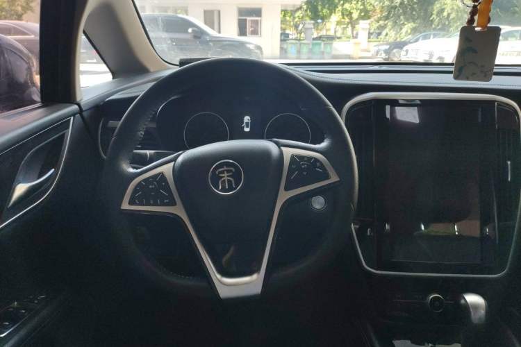 Used BYD Song MAX 2018 1.5T Automatic Smart Connect Elite Model with 6 Seats Steering Wheel