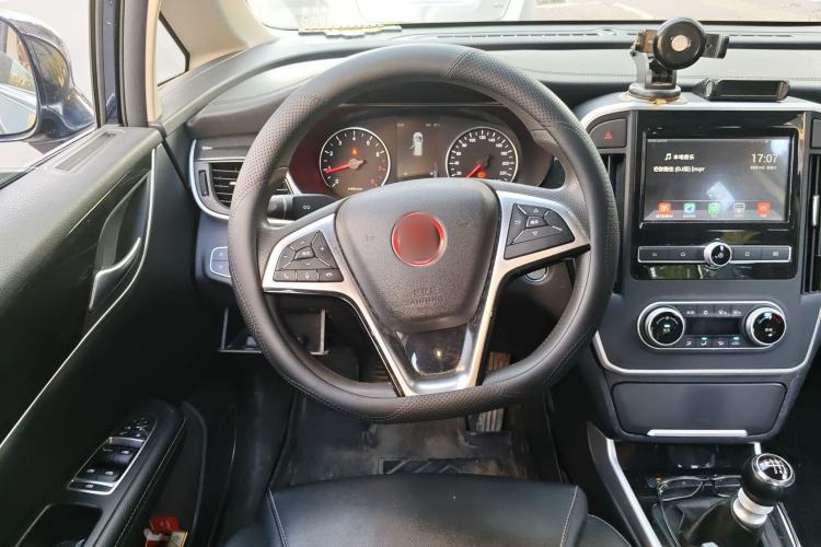 Used BYD Song MAX 2018 1.5T Manual Smart Connect Luxury 6-Seater Steering Wheel