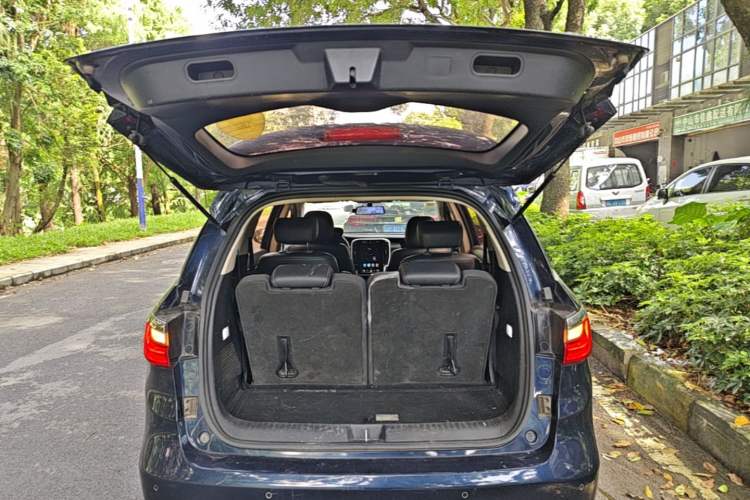 Used BYD Song MAX 2018 1.5T Automatic Smart Connect Elite Model with 6 Seats Trunk