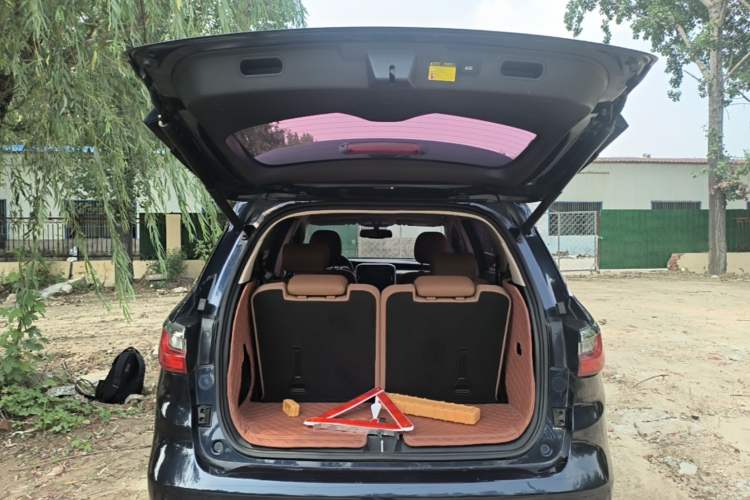 Used BYD Song MAX 2018 1.5T Automatic Smart Connect Luxury 6-Seater Trunk