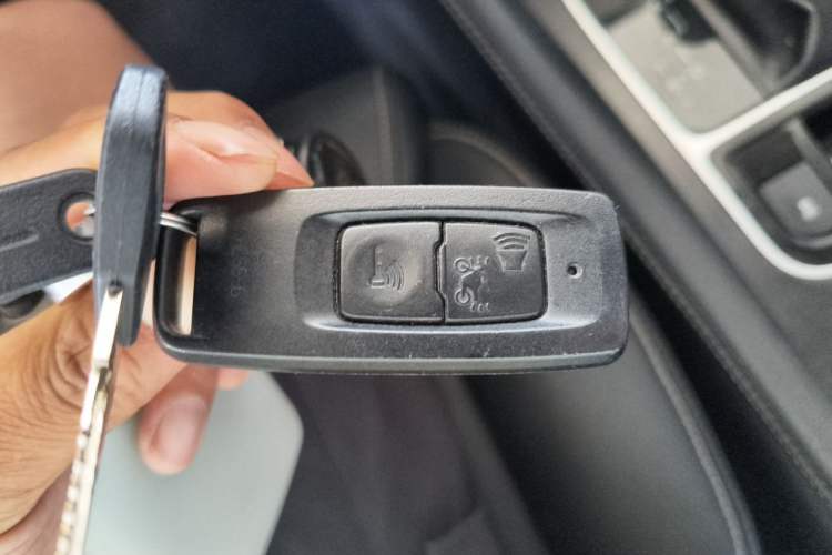 Used BYD Song MAX 2018 1.5T Automatic Smart Connect Elite Model with 6 Seats Vehicle Key