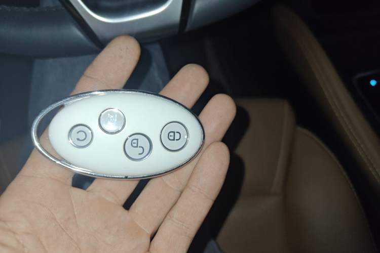 Used BYD Song MAX 2018 1.5T Automatic Smart Connect Luxury 6-Seater Vehicle Key