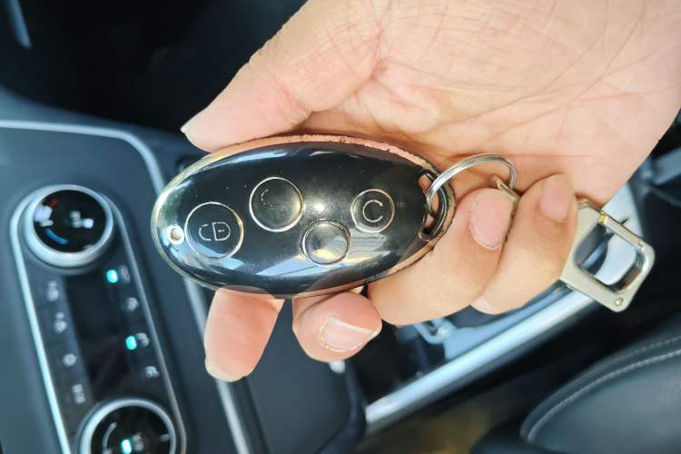 Used BYD Song MAX 2018 1.5T Manual Smart Connect Luxury 6-Seater Vehicle Key