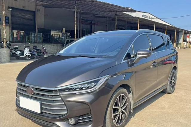 Used BYD Song MAX 2018 1.5T Automatic Smart Connect Elite Model with 6 Seats