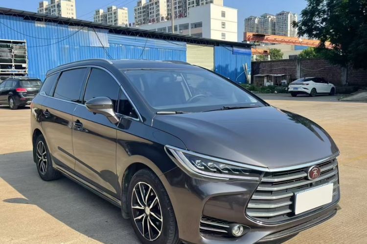 Used BYD Song MAX 2018 1.5T Automatic Smart Connect Elite Model with 6 Seats Exterior 2