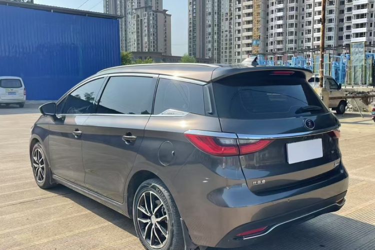 Used BYD Song MAX 2018 1.5T Automatic Smart Connect Elite Model with 6 Seats Exterior 3