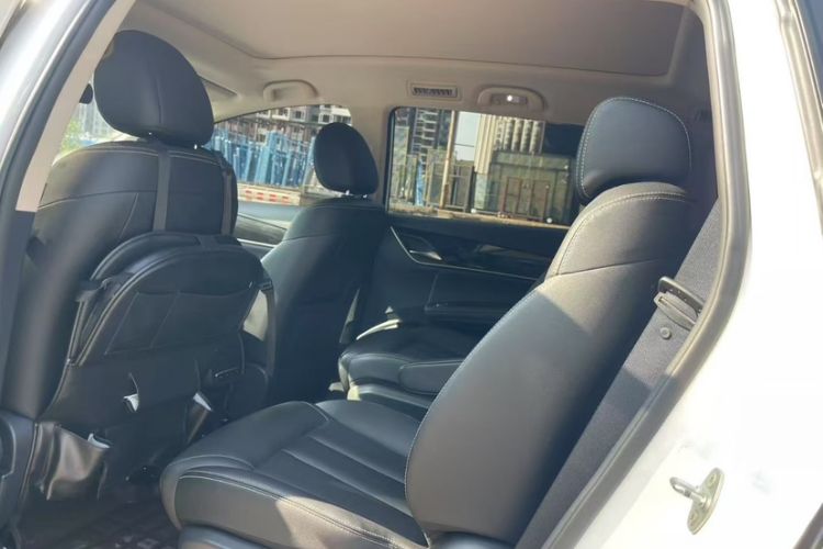 Used BYD Song MAX 2018 1.5T Automatic Smart Connect Elite Model with 6 Seats Interior 3