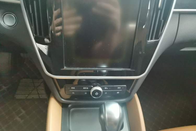Used BYD Song MAX 2018 1.5T Automatic Smart Connect Elite Model with 6 Seats Audio And AC Panel