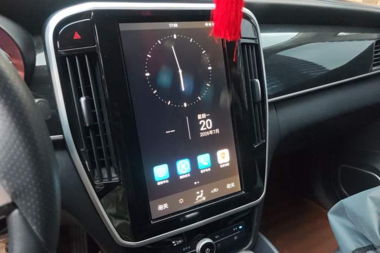 Used BYD Song MAX 2018 1.5T Automatic Smart Connect Luxury 6-Seater Audio And AC Panel
