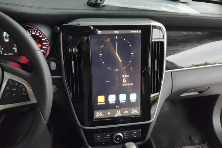Used BYD Song MAX 2018 1.5T Automatic Smart Connect Luxury 7-Seater Audio And AC Panel