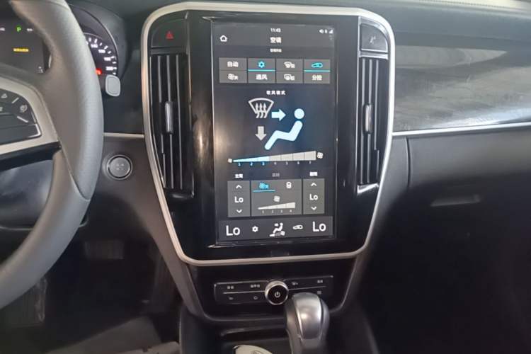 Used BYD Song MAX 2018 1.5T Automatic Smart Connect Luxury 6-Seater Audio And AC Panel