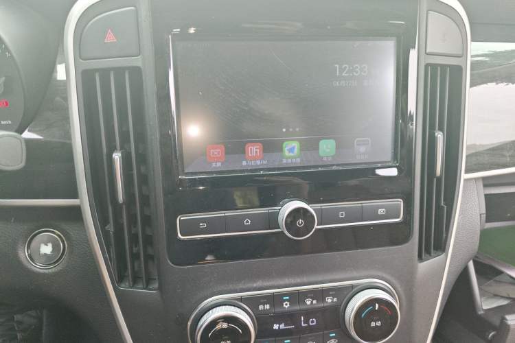Used BYD Song MAX 2018 1.5T Manual Smart Connect Luxury 6-Seater Audio And AC Panel