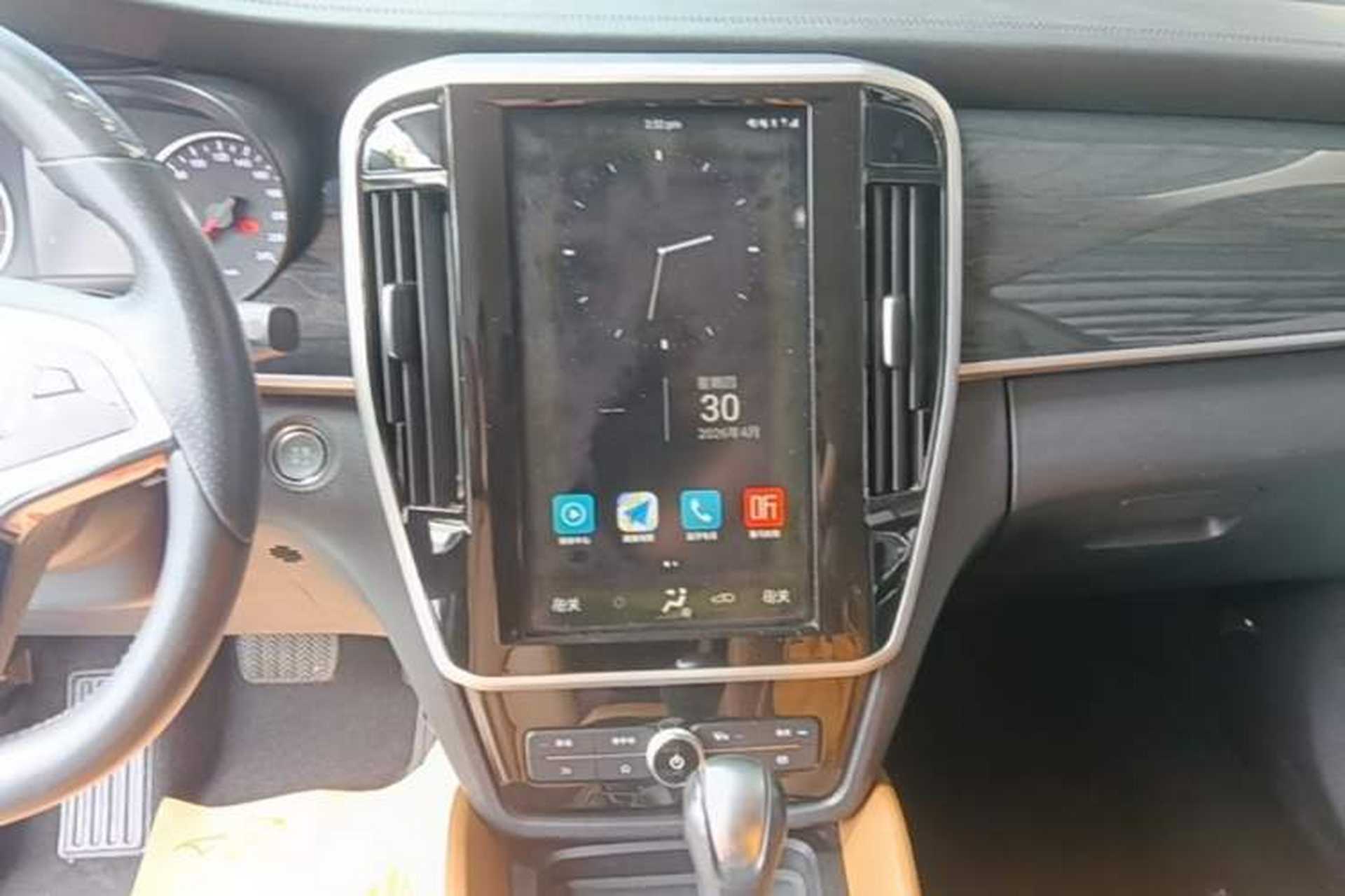 Used BYD Song MAX 2018 1.5T Automatic Smart Connect Luxury 6-Seater Audio And AC Panel