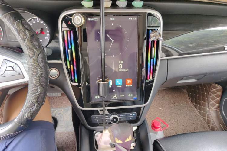 Used BYD Song MAX 2018 1.5T Automatic Smart Connect Luxury 6-Seater Audio And AC Panel