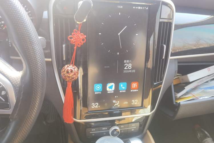 Used BYD Song MAX 2018 1.5T Automatic Smart Connect Luxury 6-Seater Audio And AC Panel