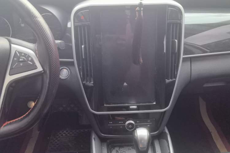 Used BYD Song MAX 2018 1.5T Automatic Smart Connect Elite Model with 6 Seats Audio And AC Panel