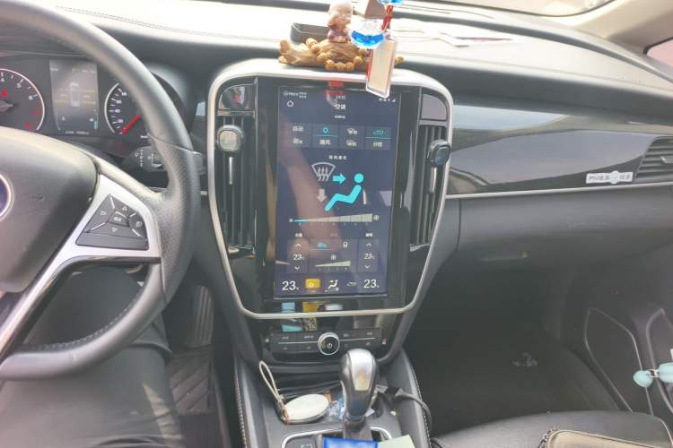 Used BYD Song MAX 2018 1.5T Automatic Smart Connect Elite Model with 6 Seats Audio And AC Panel