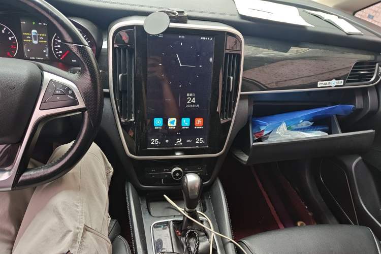 Used BYD Song MAX 2018 1.5T Automatic Smart Connect Luxury 7-Seater Audio And AC Panel
