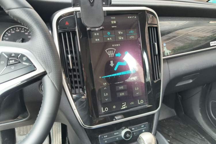 Used BYD Song MAX 2018 1.5T Automatic Smart Connect Luxury 6-Seater Audio And AC Panel