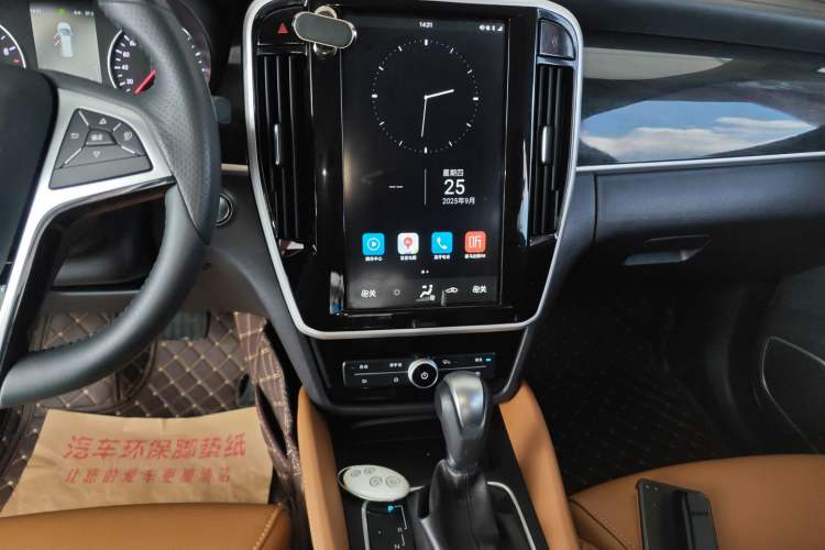 Used BYD Song MAX 2018 1.5T Automatic Smart Connect Luxury 6-Seater Audio And AC Panel