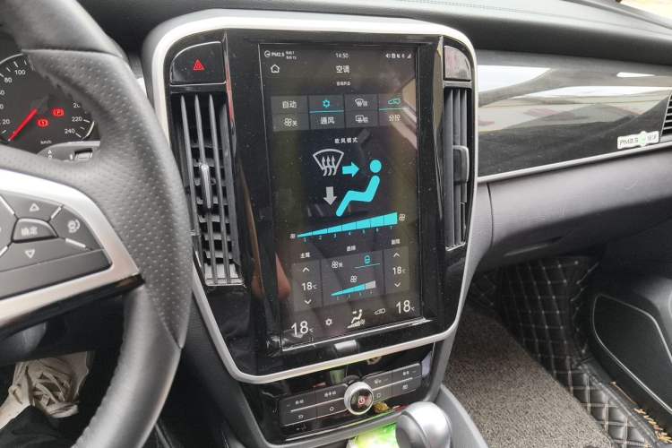 Used BYD Song MAX 2018 1.5T Automatic Smart Connect Elite Model with 6 Seats Audio And AC Panel