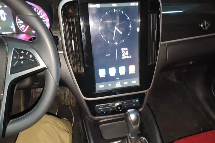 Used BYD Song MAX 2018 1.5T Automatic Smart Connect Elite Model with 6 Seats Audio And AC Panel